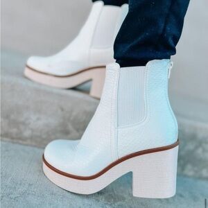 Pierre Dumas white chunkie heel bootie. Size 6 (fits like 7) never worn